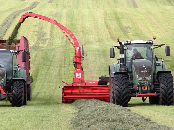 Traktoriai ir žemės ūkio technika